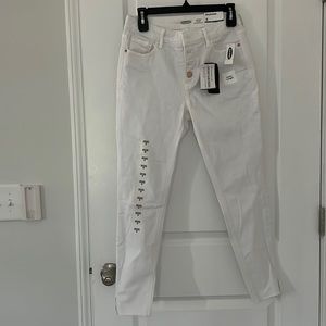 White denim skinnies
